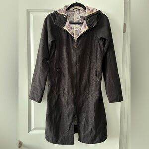 Rare Lululemon Size 6 Apres Yoga Rain Jacket in Logo Print - Black